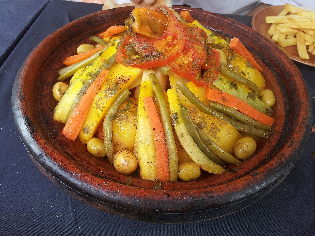 Marokkaanse tagine met abrikoos en amandel